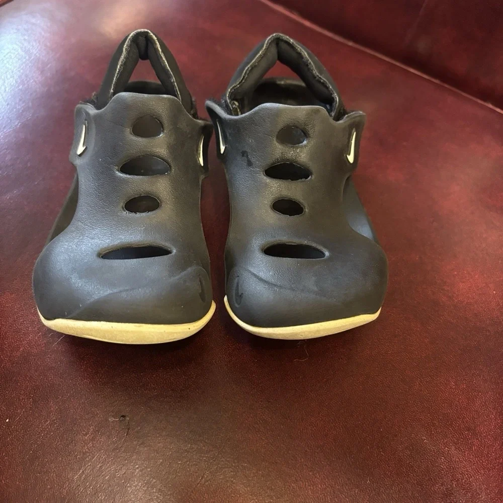 Nike Childs Slip On Croc Style Shoes Strap Closure Size 9 Child Black Play Comfy